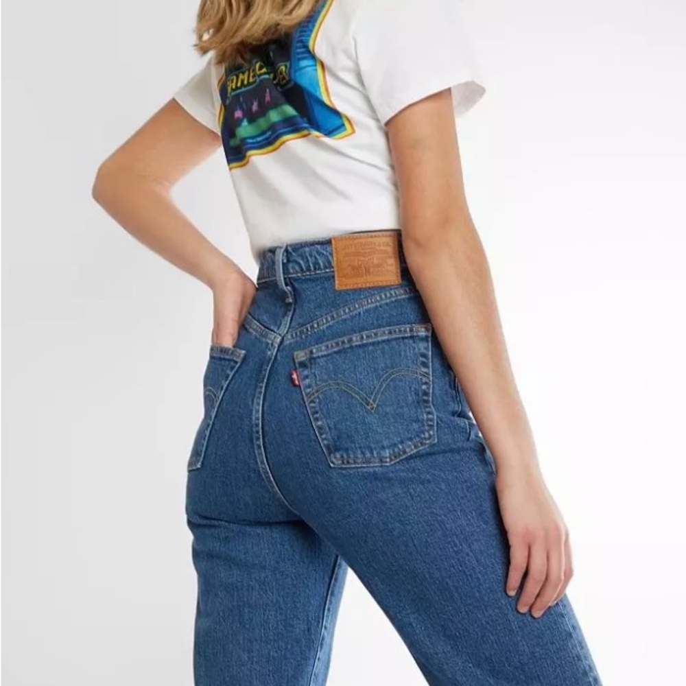 Levi’s Premium | Ribcage Straight - Picture 2 of 10